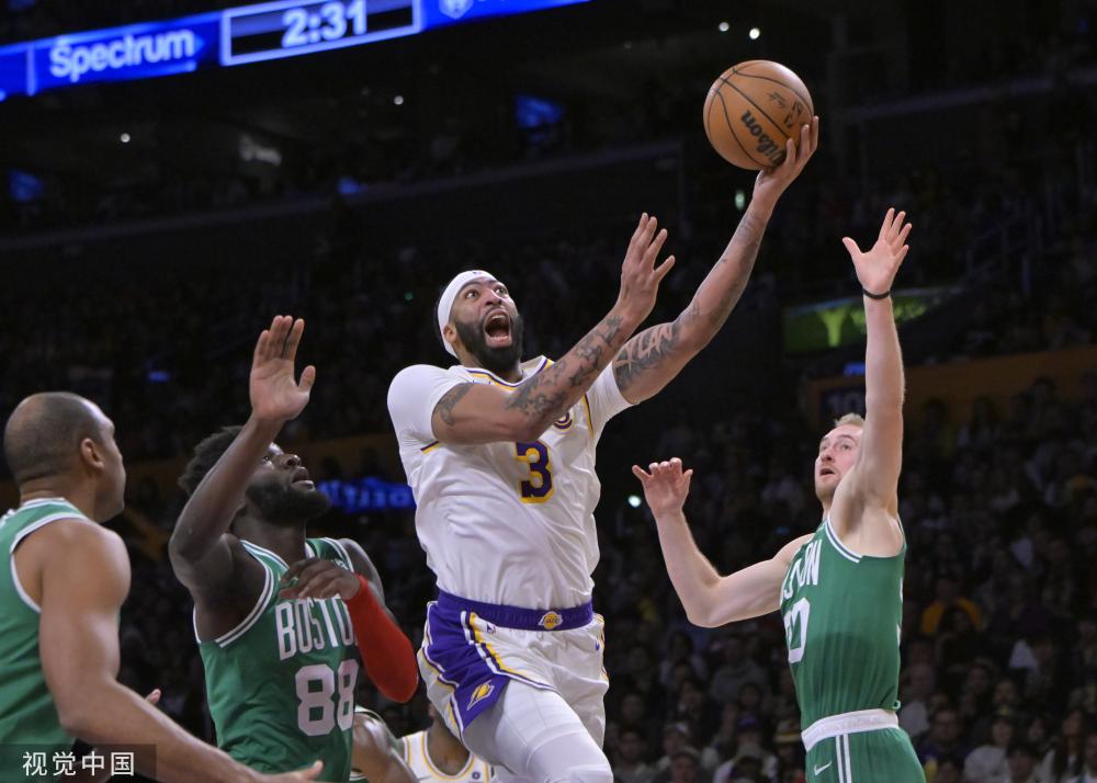 足球场上的 足球场上的